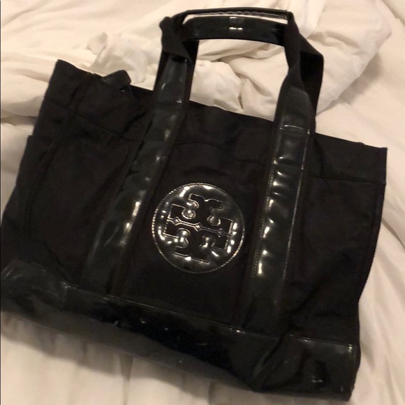 Ella Patent Tote - Picture 3 of 3